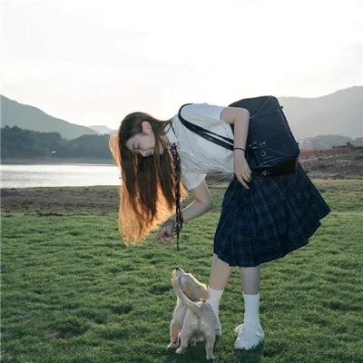 岸边 海报